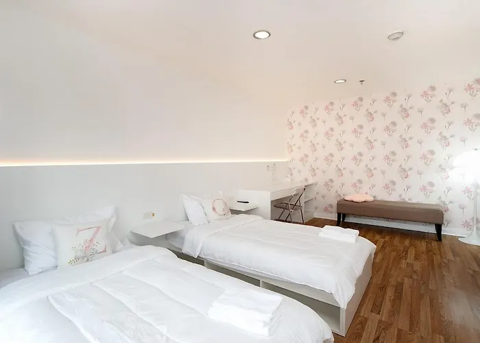 Modern Twin Br Bath & Bathtub Retreat Bts Btb6 Bangkok