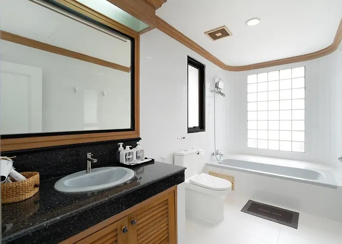Apartment Modern Twin Br Bath & Bathtub Retreat Bts Btb6